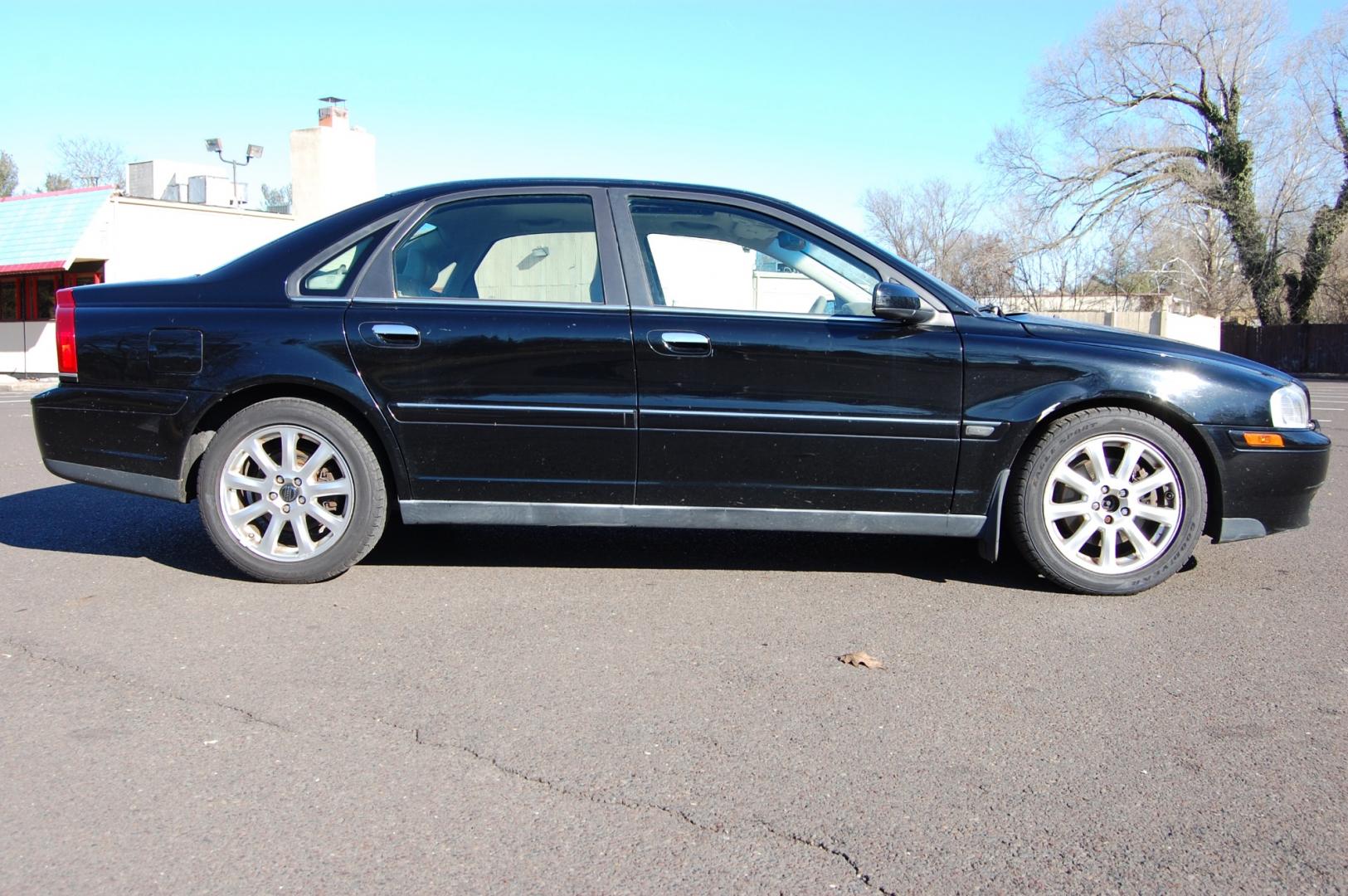 2004 Black /Gray leather Volvo S80 2.5t (YV1TS59H541) with an 2.5 liter turbo 5 cylinder engine, Automatic transmission, located at 6528 Lower York Road, New Hope, PA, 18938, (215) 862-9555, 40.358707, -74.977882 - Here for sale is a freshly traded, well serviced 2004 Volvo S80 2.5T sedan. Under the hood is a good running 2.5 liter turbocharged 5 cylinder which puts power to the front wheels via a smooth shifting automatic transmission. Features include; Gray leather interior, keyless entry system, one maste - Photo#5